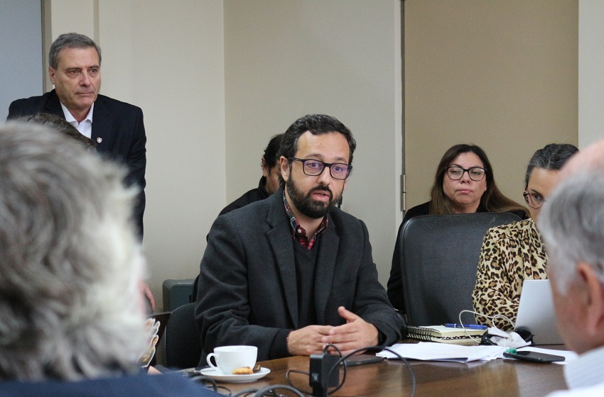 Presentan Programa de Investigación en Docencia a directores de la sede Temuco