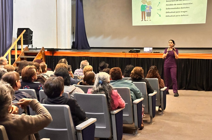 Personas mayores de Nueva Imperial fueron capacitadas en alimentación y autocuidado