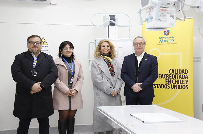 Universidad Mayor entrega equipamiento clínico a Hospital de Gorbea