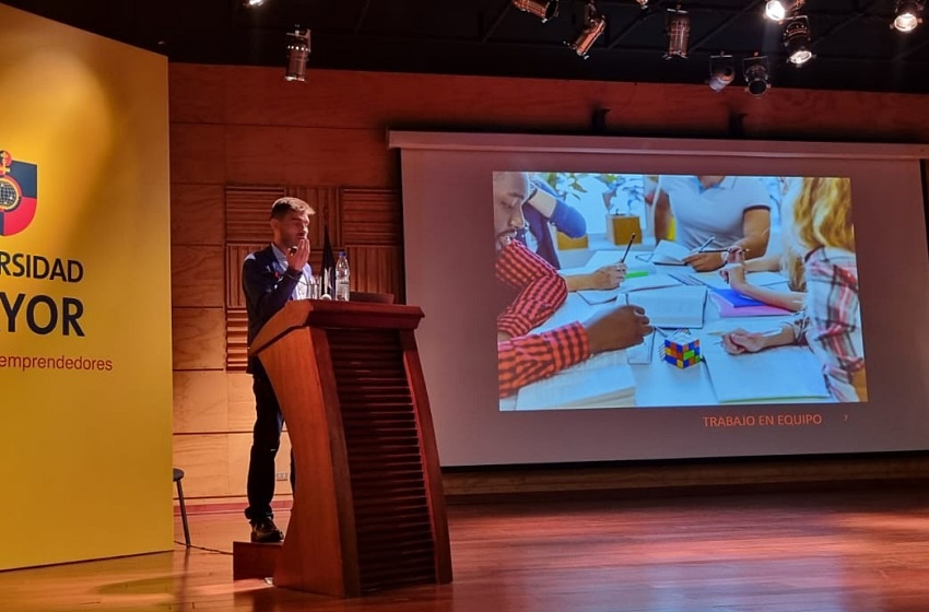 Inauguran año académico de Postgrados en Educación con conferencia de innovación pedagógica