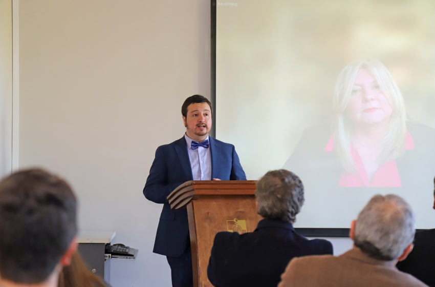 Alumni presenta libro que aporta al debate constitucional en Chile