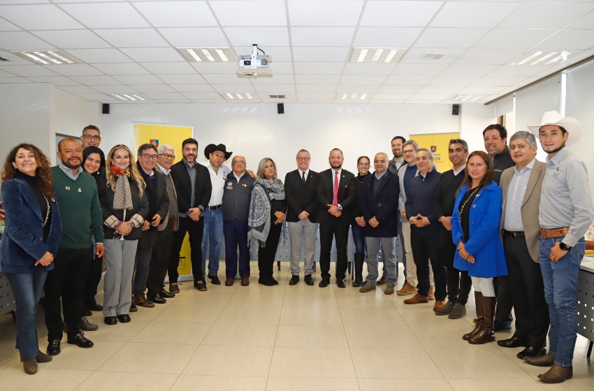 Académicos U. Mayor se reunieron con representantes de Pueblos Mágicos de México en la sede Temuco