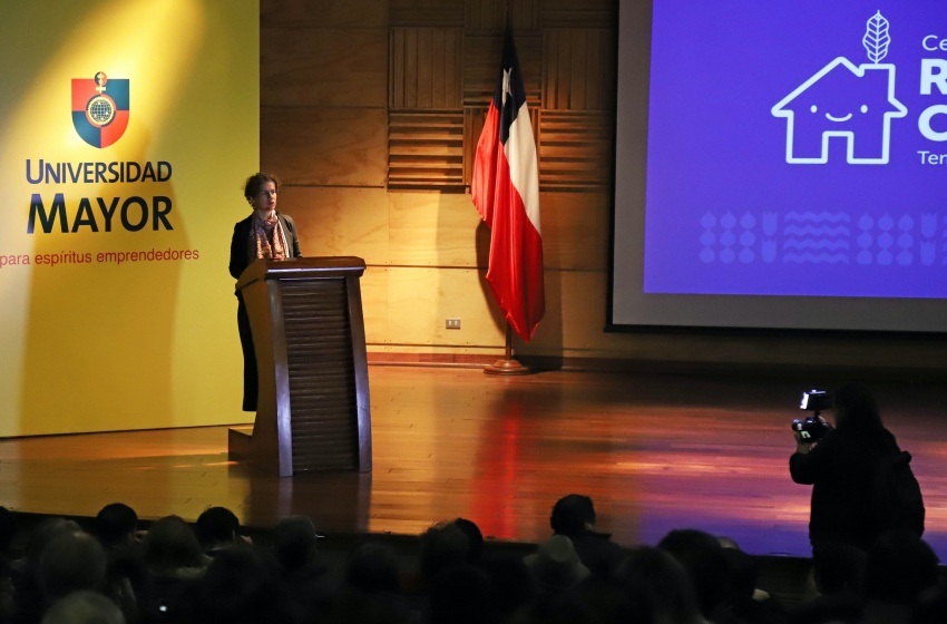 Ministra del Medio Ambiente lideró ceremonia de Recambio de Calefactores realizada en la Universidad Mayor