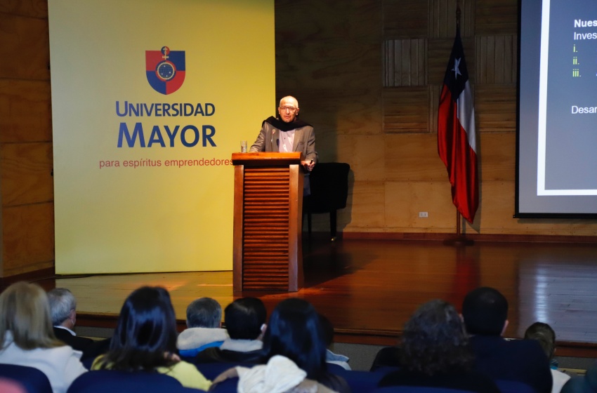 Rector Patricio Manque compartió en la sede Temuco los cambios que guiarán a la U. Mayor hacia una nueva etapa