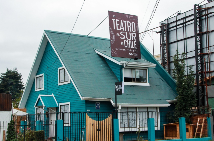 Trashumantes, el proyecto de dos alumni que recorre con teatro el sur de Chile