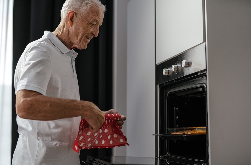 Académica entrega consejos para una alimentación saludable y envejecimiento activo