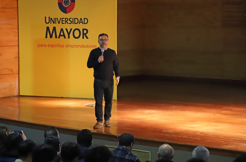 Alcances de la nanociencia, la física y la innovación de materiales fueron abordados en la sede Temuco
