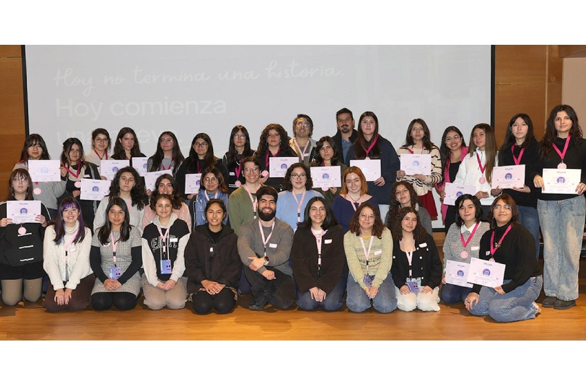 Estudiantes de enseñanza media se graduaron del Programa de Programación Competitiva en Lenguaje C++