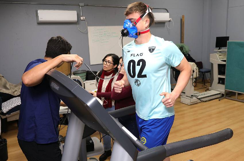Ciencia aplicada al deporte: U. Mayor realizó chequeos a la selección nacional de Fútbol Americano