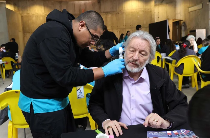 80 personas mayores de Huechuraba recibieron atenciones fonoaudiológicas de equipos U. Mayor