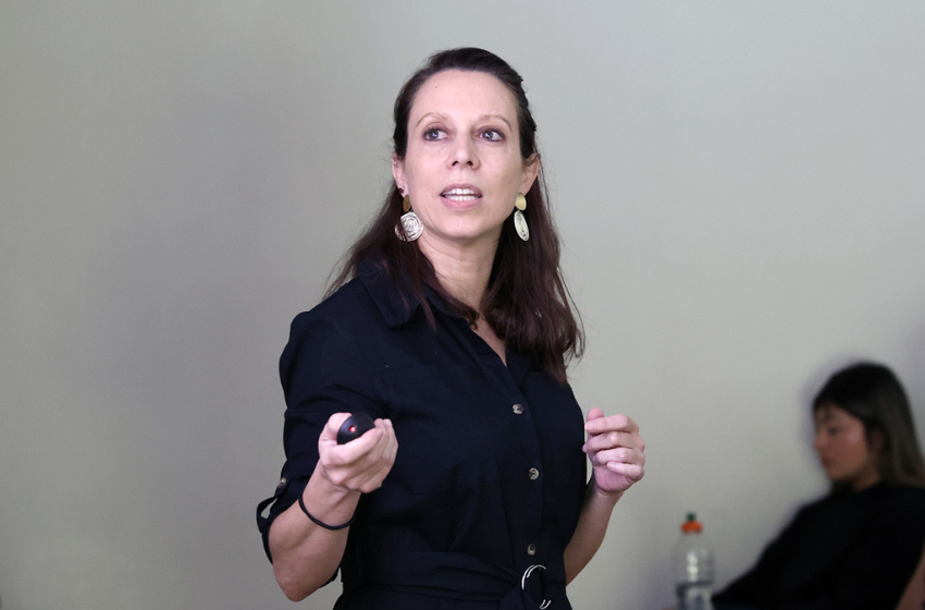 Dra. Dinka Mandakovic compartió su investigación sobre lactancia materna con enfoque de género