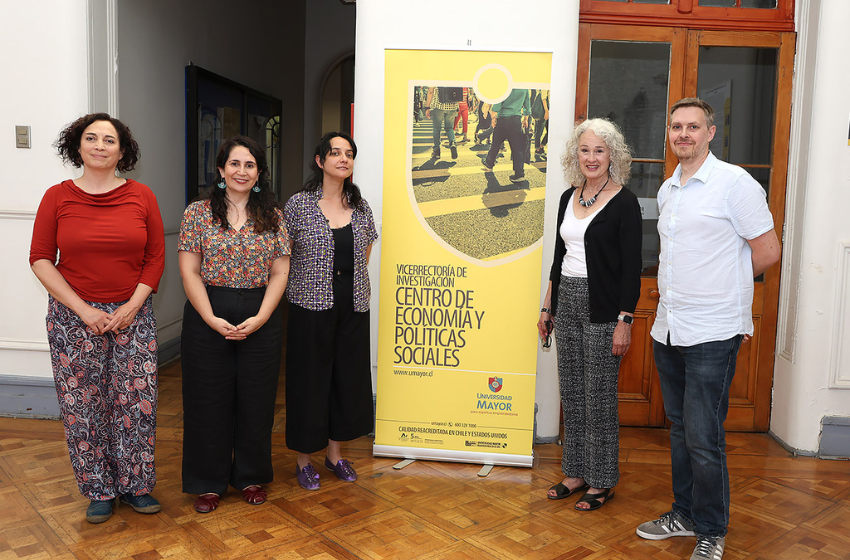 Experta en Educación, Christine E. Sleeter, visitó Chile y expuso en la U. Mayor