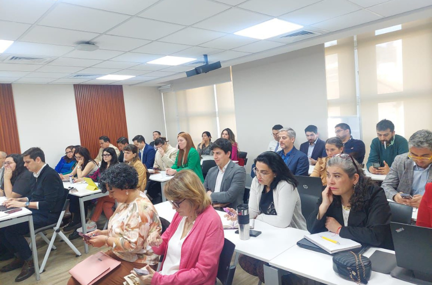 Acreditación 2026: subcomités iniciaron revisión de los criterios que se evaluarán