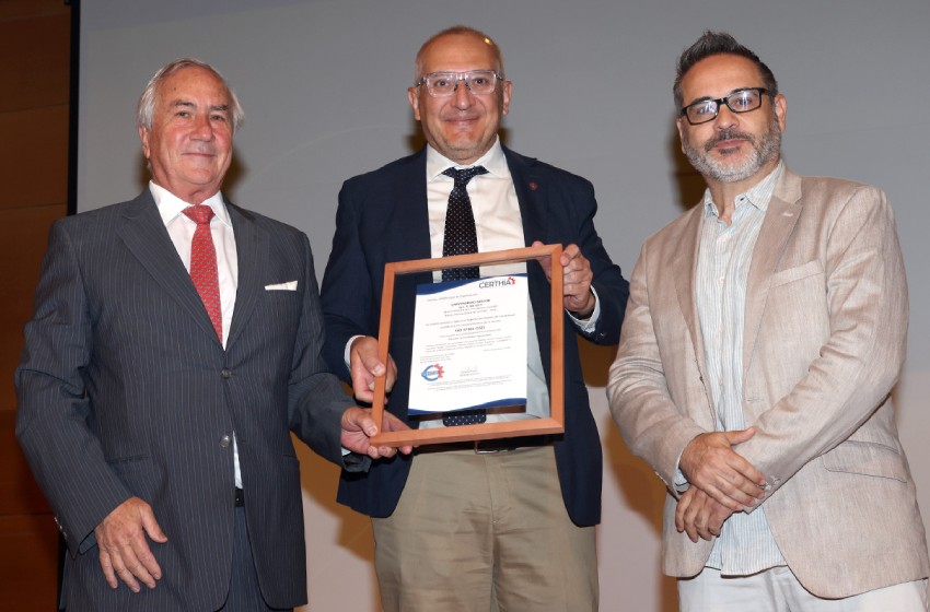 U. Mayor recibe inédita certificación ISO que acredita su cumplimiento de las leyes y normativas