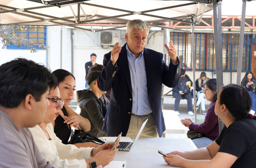 Estudiantes de la Escuela de Negocios asesoran a emprendedores en la versión 2026 de “Pyme Crece”