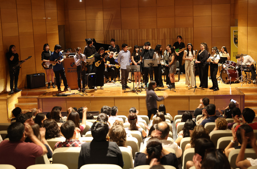 Cursos Electivos cerraron el año con conciertos y expos de estudiantes