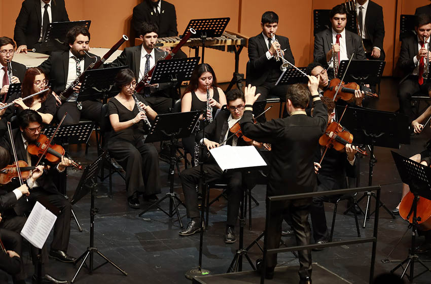 Flautista chileno-norteamericana fue ovacionada tras presentarse en la Temporada Internacional U. Mayor