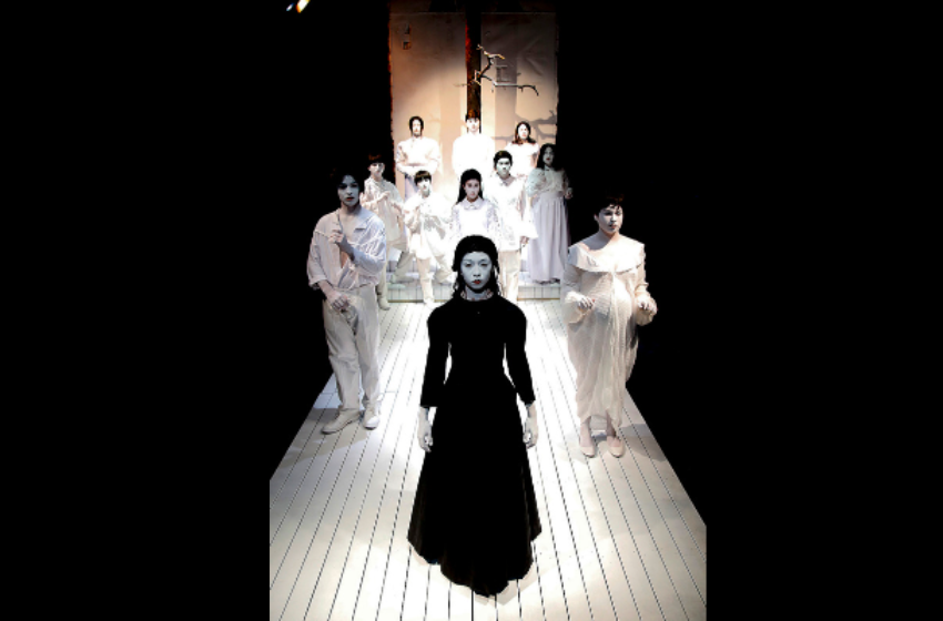“Bajo la gris silueta del peumo”: se estrena la segunda obra de egreso teatral 2022