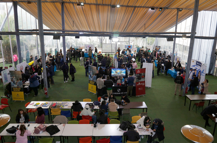 Escuela de Negocios realizó su Feria de Emprendimiento 2024