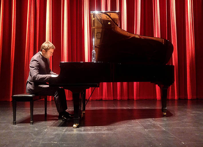 PRESENTACIÓN//Pianista griego protagonizó VI concierto de la Temporada Internacional de Música Clásica U. Mayor 2017
