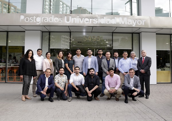 Postgrado// Una veintena de titulados del MBA U. Mayor se reunieron en el campus Alonso de Córdova