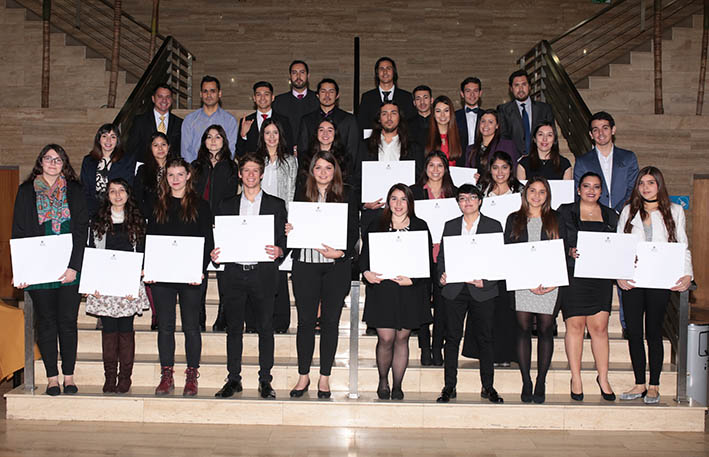 CEREMONIA//U.Mayor distingue la excelencia académica de 36 de sus estudiantes
