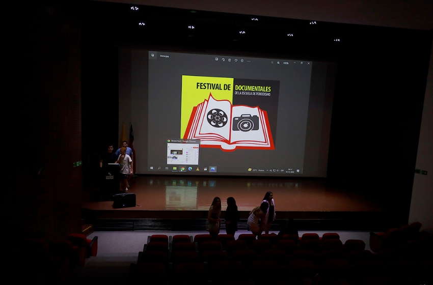 Estudiantes de Periodismo exhiben sus trabajos en Festival de Documentales universitario