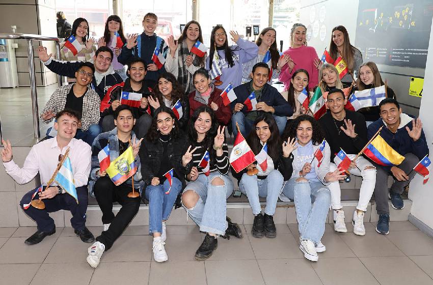 U. Mayor despidió a 128 estudiantes extranjeros que realizaron un intercambio en este primer semestre
