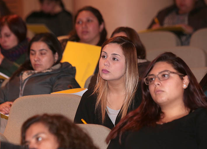 Académicos//Jornada abordó cómo prolongar la lactancia materna en mujeres que trabajan