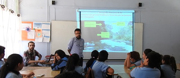 Educación ambiental// Escuela de Ingeniería Forestal realiza actividad de educación ambiental junto a escuela rural de Paine