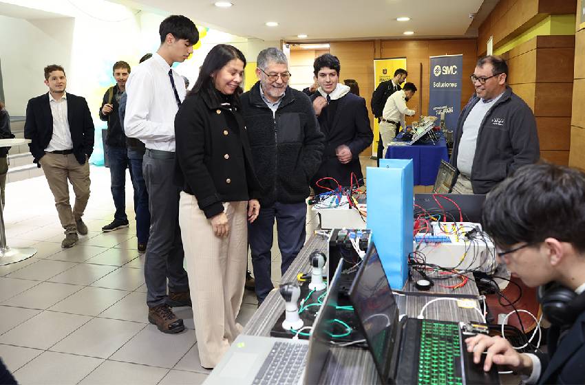 Más de 50 estudiantes participaron en la VIII Feria de Automatización Industrial y Robótica