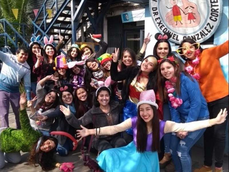 Estudiantes// Ayekan realizó tarde de entretención junto a los niños del Hospital Exequiel González Cortés
