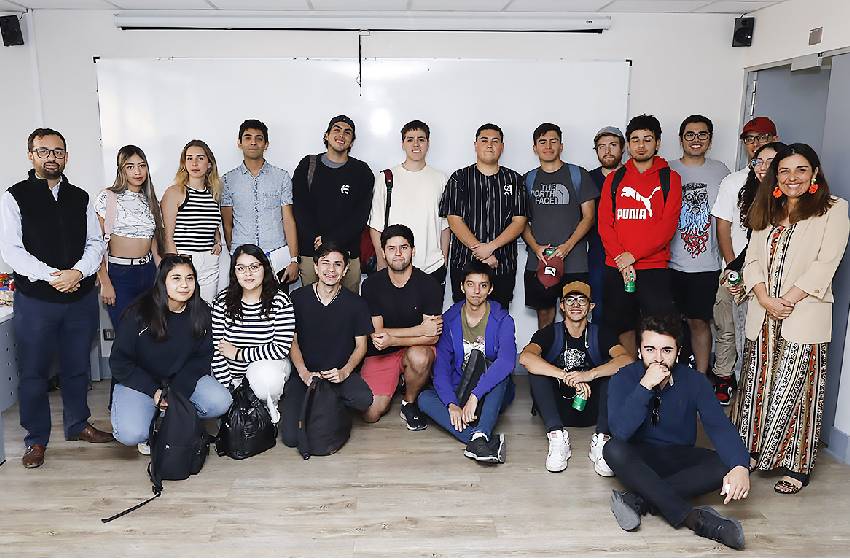 60 estudiantes asumirán la labor de ayudantes en carreras de Santiago y Temuco