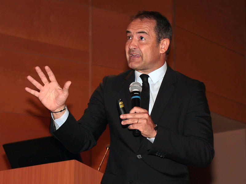 RRII//Académico español realizó interesante charla de negocios en Campus Manuel Montt