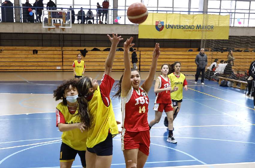 100 escolares participaron en Torneo de Básquetbol organizado por Pedagogía en Ed. Física