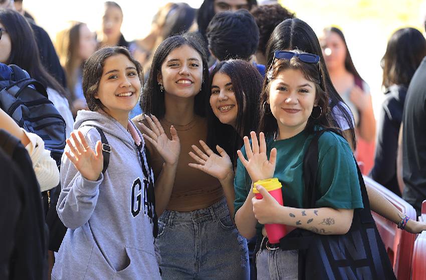 Comenzaron las bienvenidas a los nuevos estudiantes de Santiago y Temuco