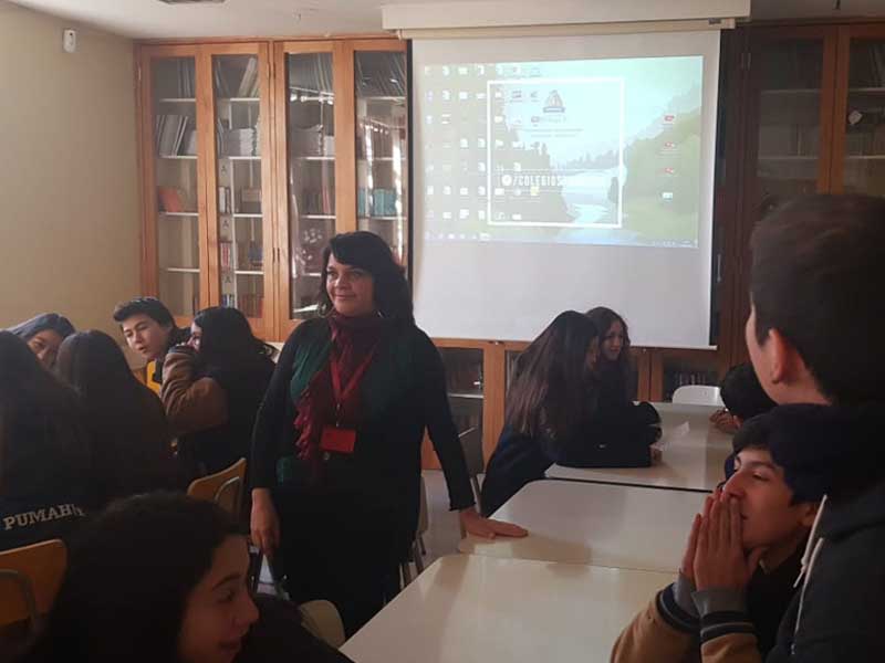 Actualidad//Directora del Bioterio U. Mayor realizó charla sobre Bienestar Animal ante estudiantes de Enseñanza Media
