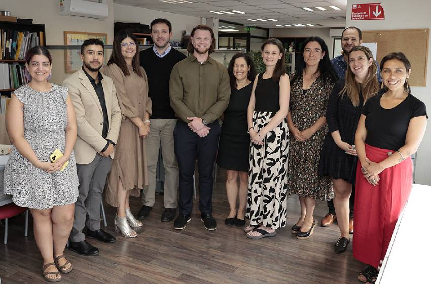 U. Mayor firma convenio con U. de Búfalo para fomentar la enseñanza del inglés con un enfoque en la diversidad