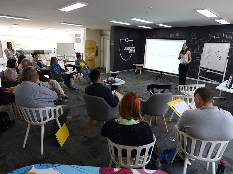 D-School// Académicos U. Mayor aplican la metodología Design Thinking durante las clases a distancia