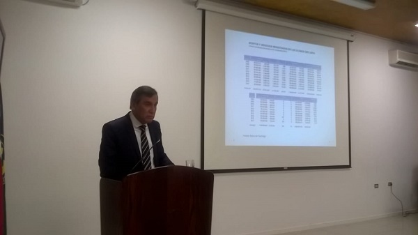 Charla// Director de Postgrados de Humanidades dirigió charla sobre mercado de capitales en U. de Atacama