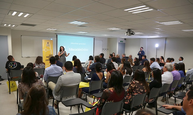 Ceremonia// Evento de Bienvenida a estudiantes online fue seguido por streaming a lo largo de todo Chile
