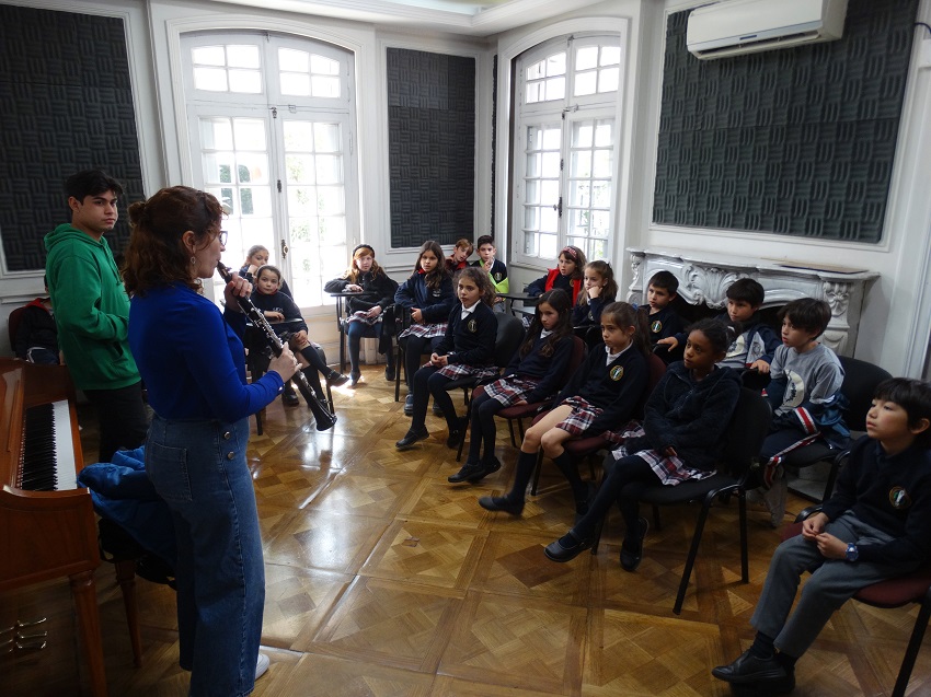 Alumnos del Colegio SEK Internacional visitaron el Conservatorio U. Mayor