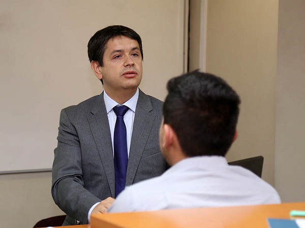 Negocios// Director de PYME CRECE U. Mayor comenta los avances del programa que ayuda a pequeños empresarios
