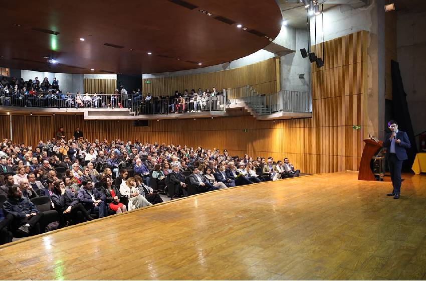 Más de 400 profesores de Santiago se reunieron en el Claustro Académico 2024