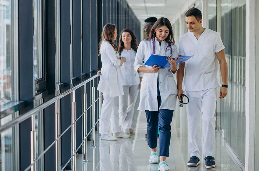 ¿Cómo se desarrolla la enseñanza práctica en las carreras de la Salud?