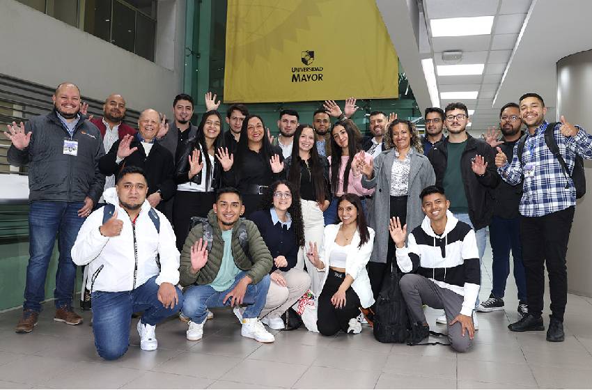 Veinte estudiantes colombianos visitaron la Escuela de Ingeniería U. Mayor