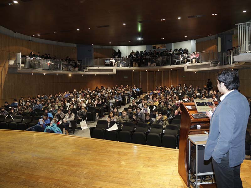 Encuentro// Más de 470 estudiantes de Medicina de todo Chile se reúnen en la U. Mayor para conocer los retos del envejecimiento