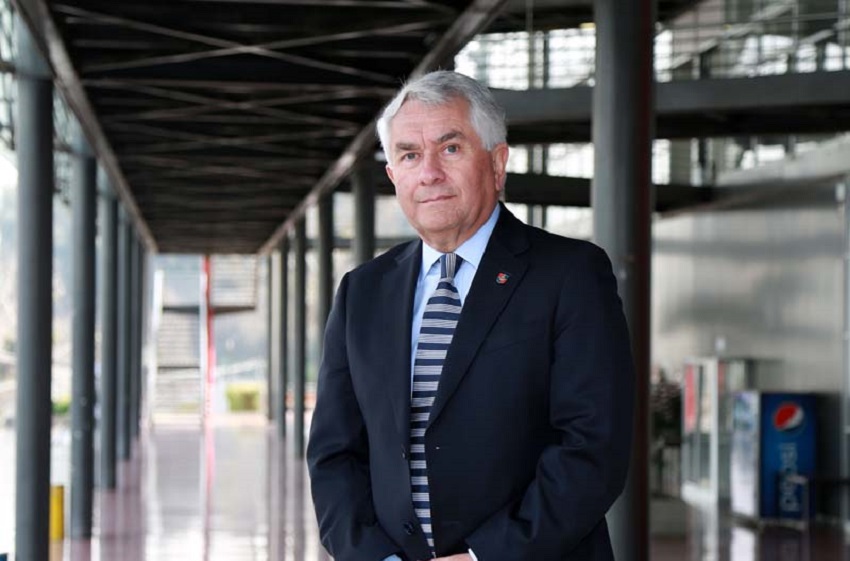 Dr. Enrique Paris regresa como decano a la U. Mayor tras su paso por el Ministerio de Salud