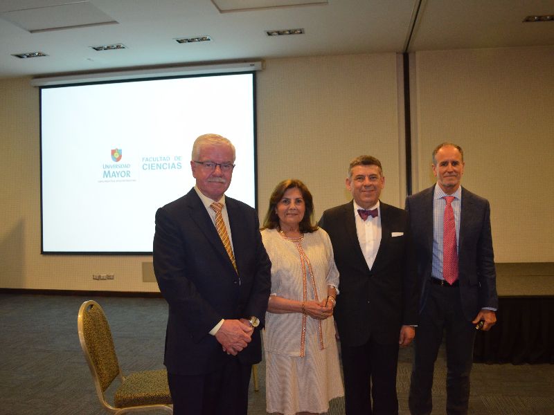 Aniversario// Con Congreso Internacional la Escuela de Odontología U. Mayor celebró sus 20 años