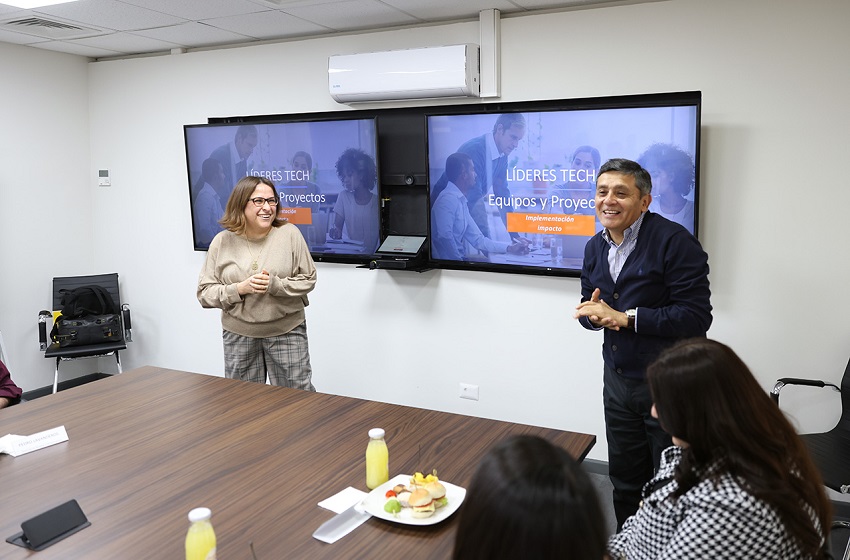 Autoridades U. Mayor reconocieron a los colaboradores que se capacitaron como Líderes Tech